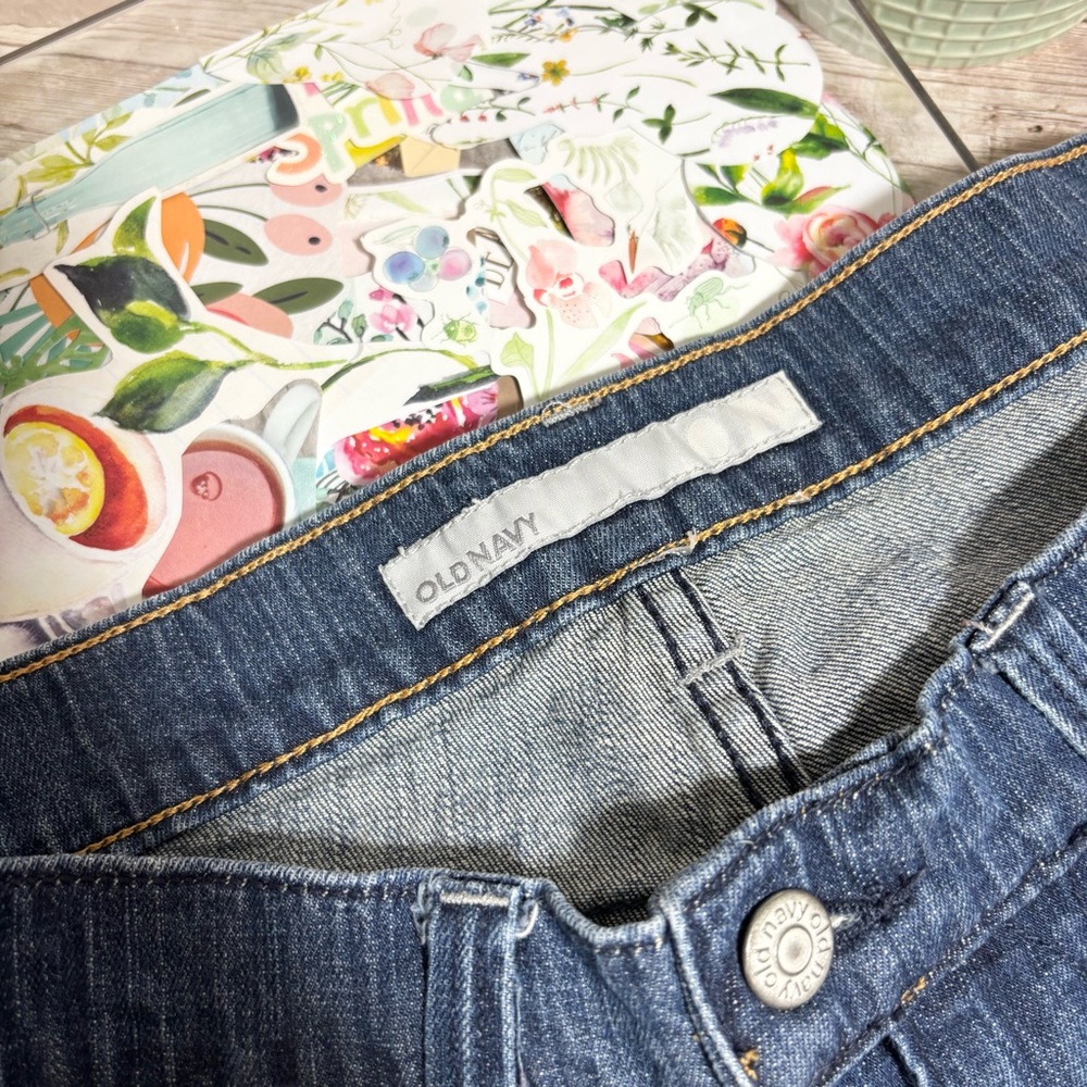 Old Navy Low Rise Denim Jean Shorts Women’s Regular Size 4 Front Pockets Spring - Picture 3 of 7